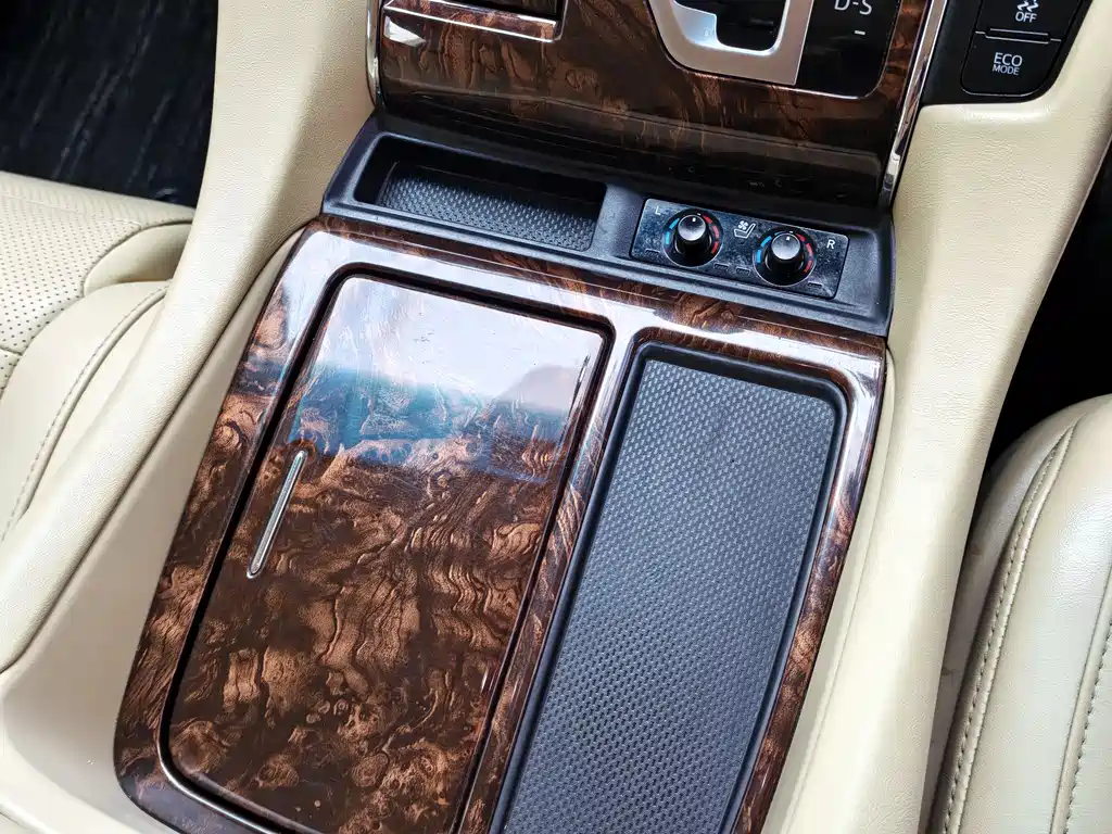 Toyota Alphard — фото 8