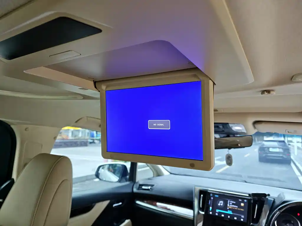 Toyota Alphard — фото 9
