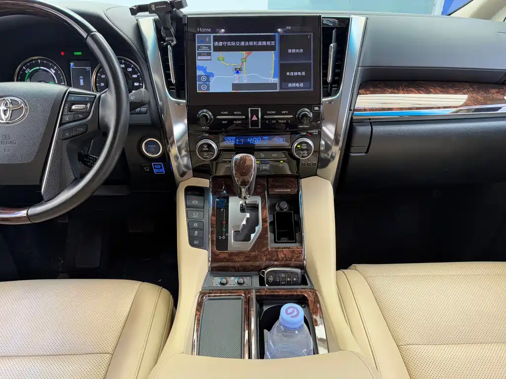 Toyota Alphard — фото 33