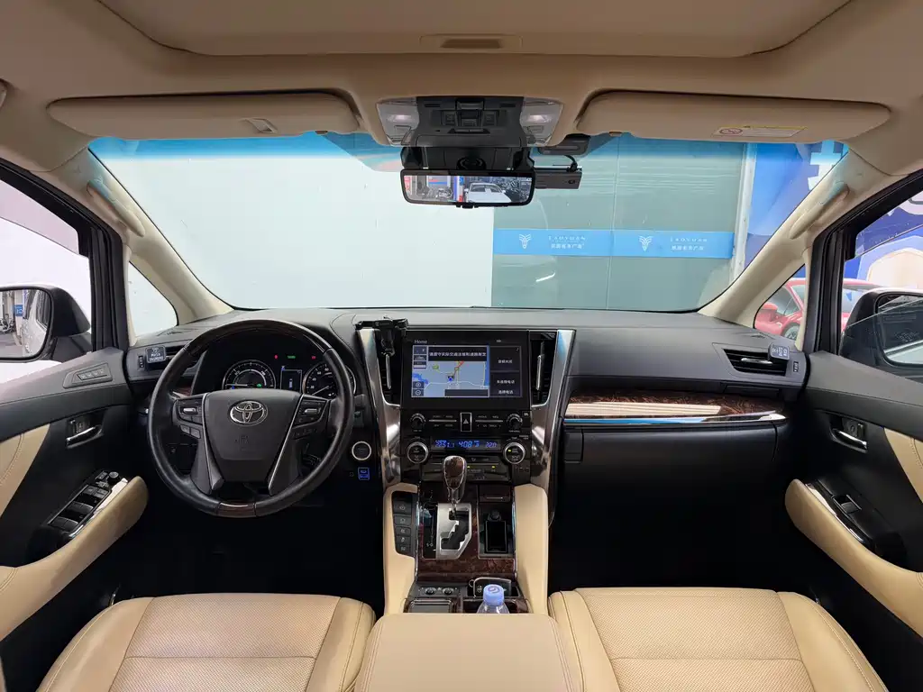 Toyota Alphard — фото 5
