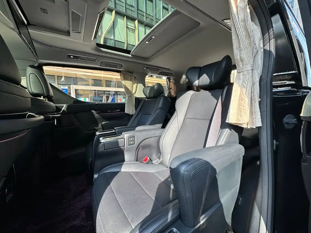Toyota Vellfire — фото 11