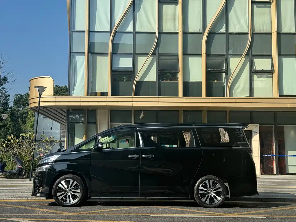 Toyota Vellfire — фото 13