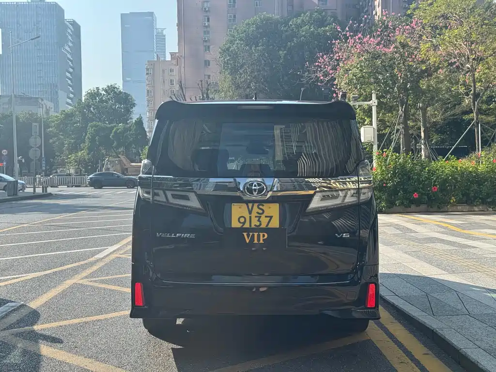 Toyota Vellfire — фото 15