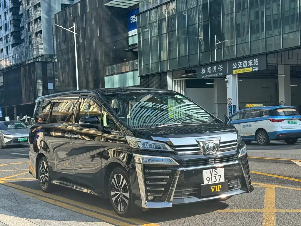 Toyota Vellfire — фото 3