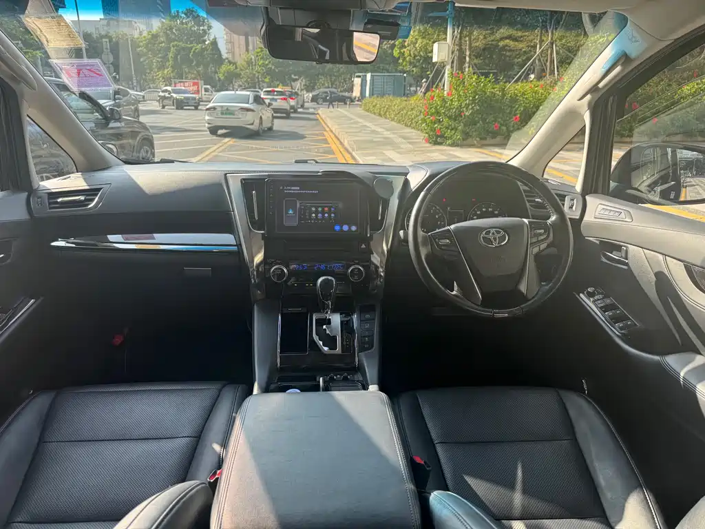 Toyota Vellfire — фото 5