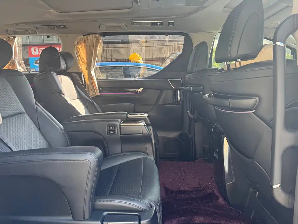 Toyota Vellfire — фото 6