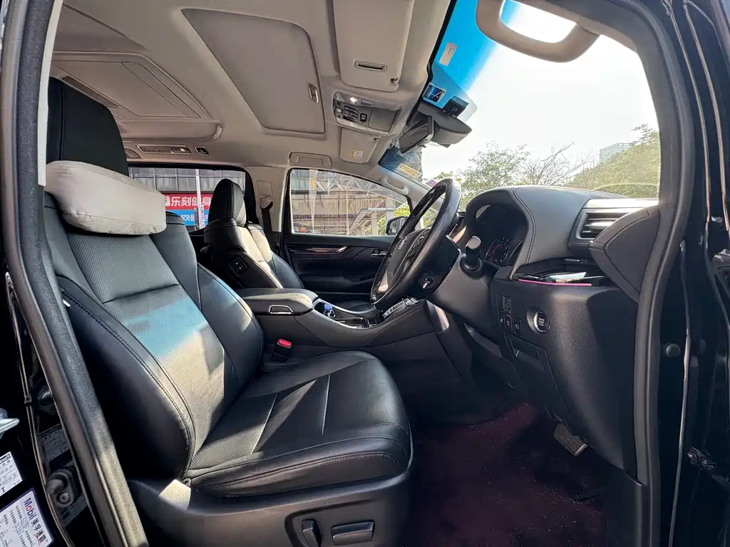 Toyota Vellfire — фото 7