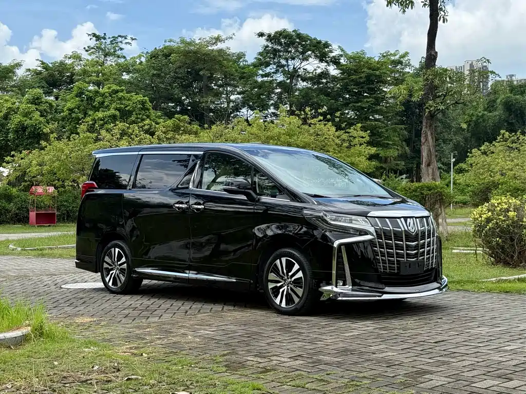 Toyota Alphard — фото 3