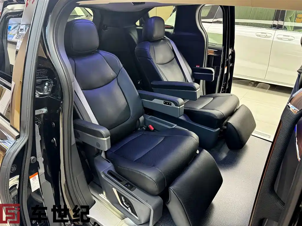 Toyota Granvia — фото 7