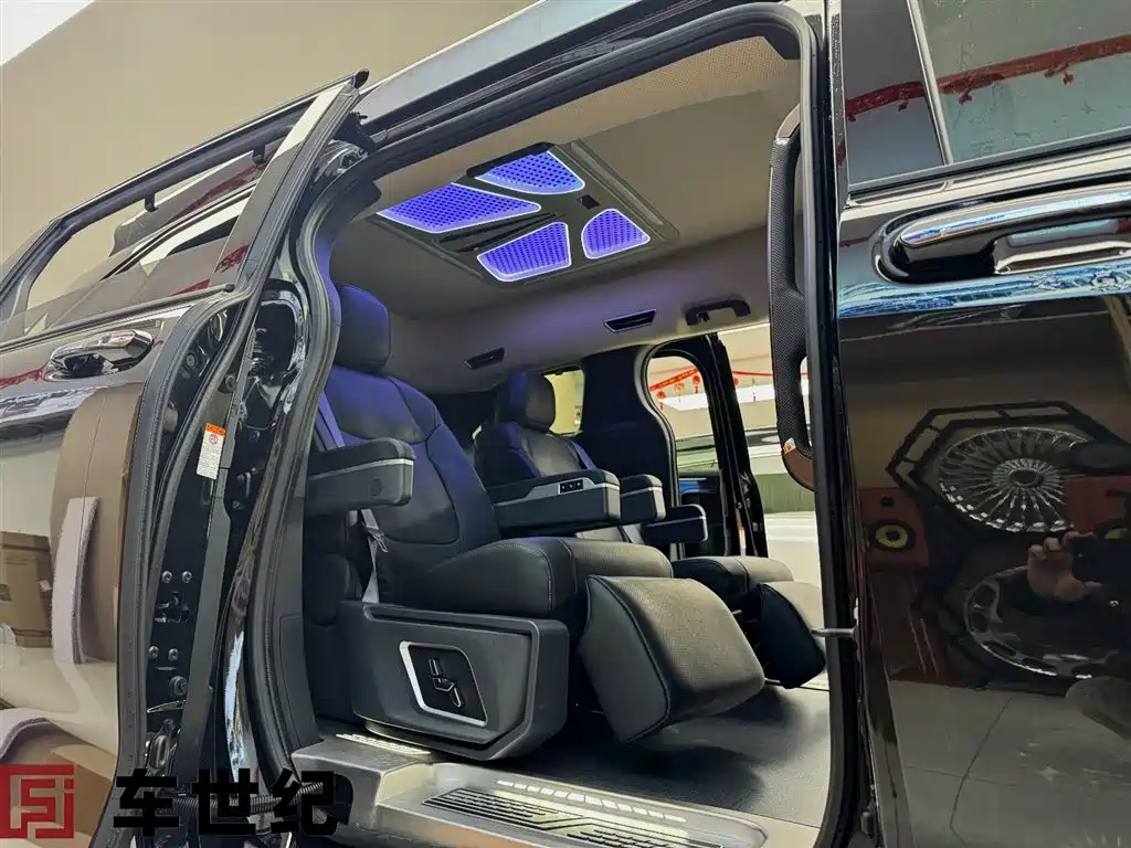 Toyota Granvia — фото 8
