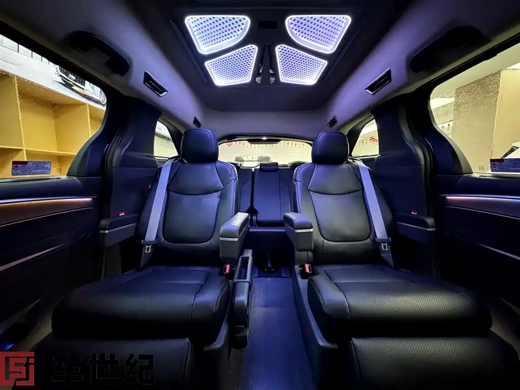 Toyota Granvia — фото 9