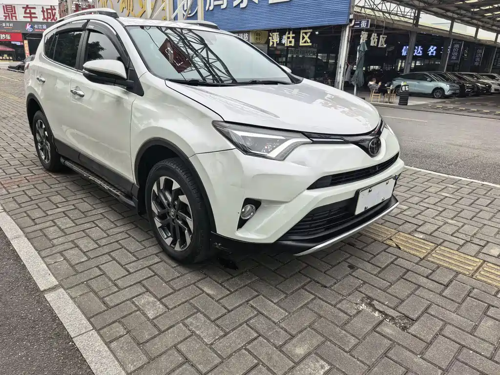 Toyota RAV4 — фото 4