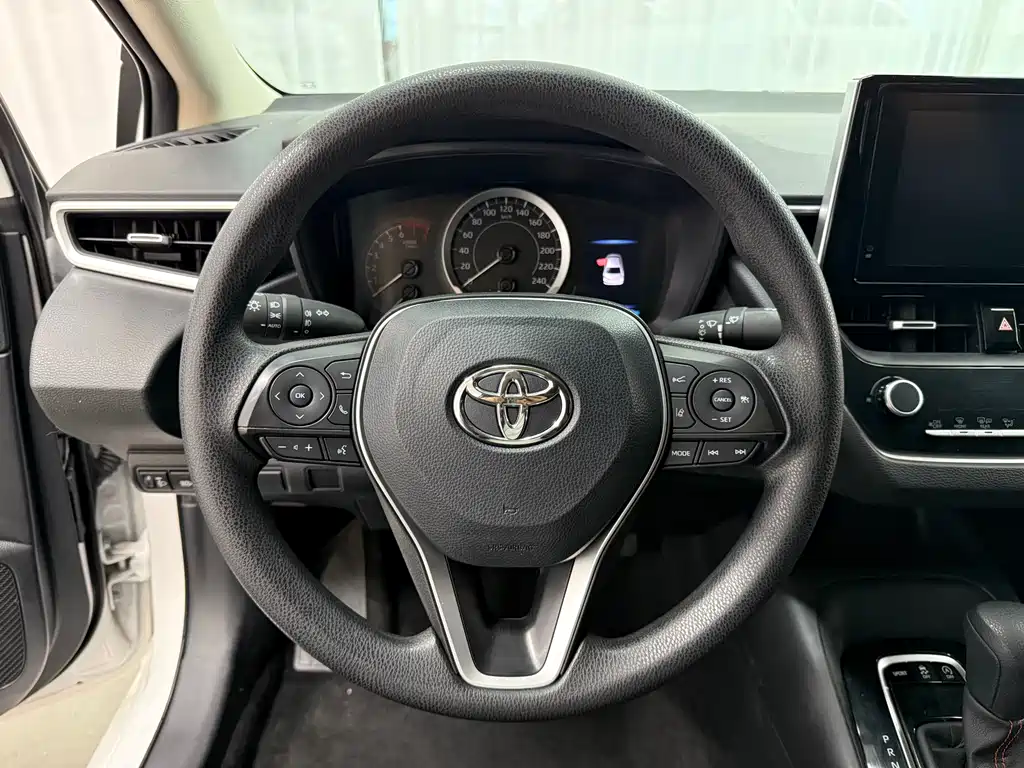 Toyota Corolla — фото 14