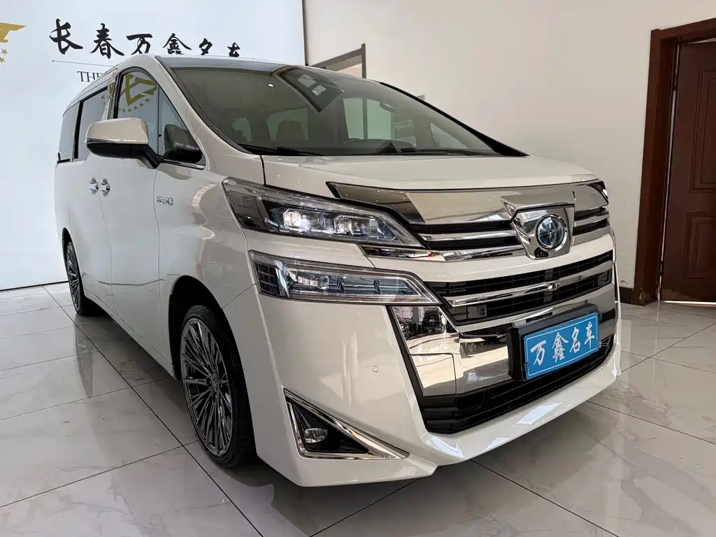 Toyota Vellfire — фото 3