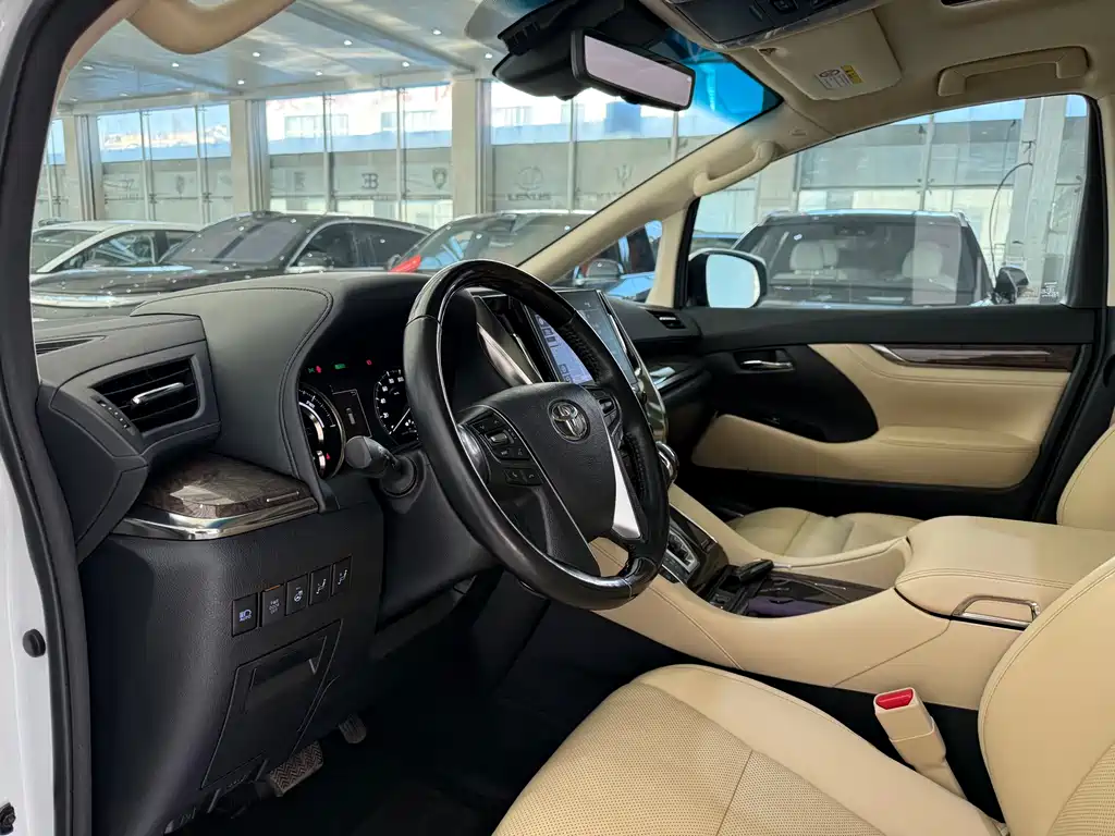 Toyota Vellfire — фото 6