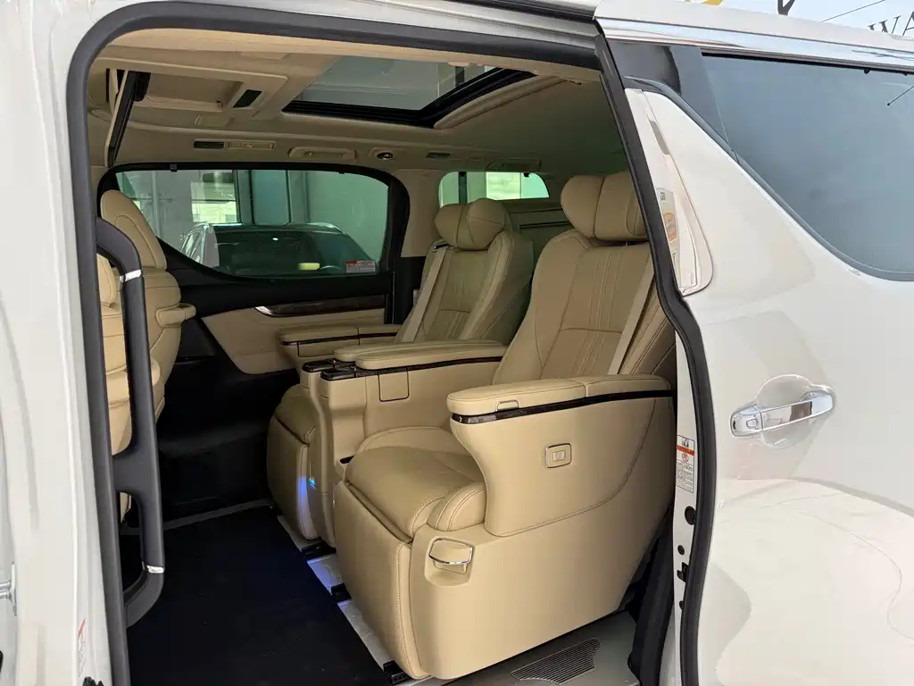 Toyota Vellfire — фото 8