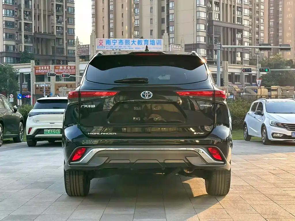 Toyota Highlander — фото 10