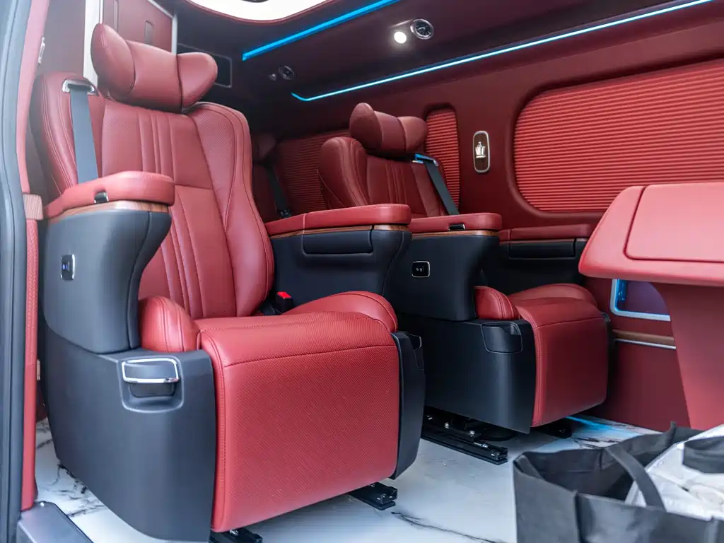 Toyota Hiace — фото 9