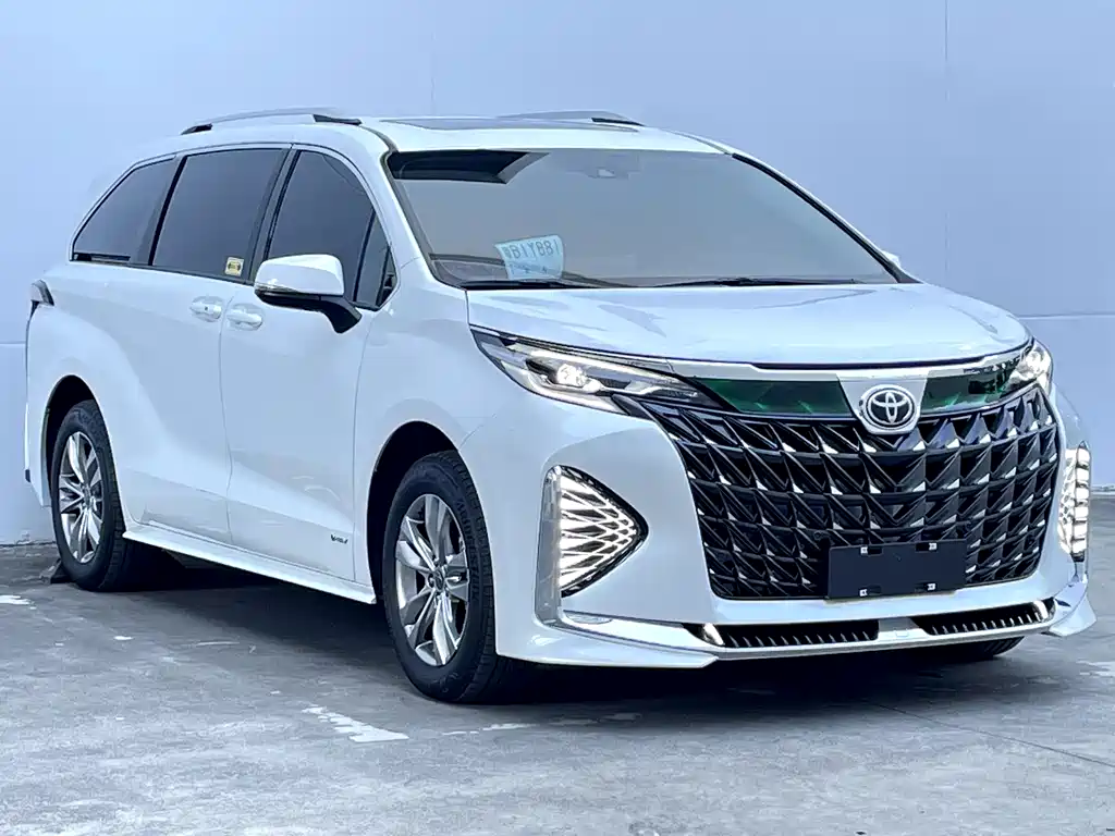 Toyota Sienna — фото 3