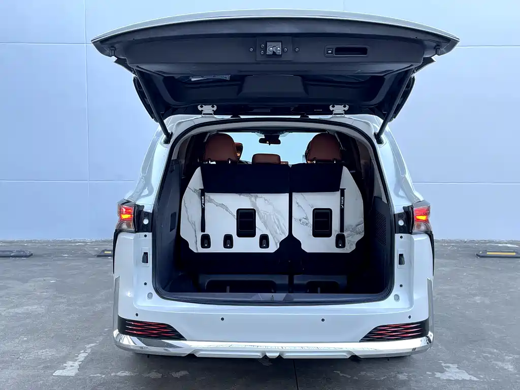 Toyota Sienna — фото 32
