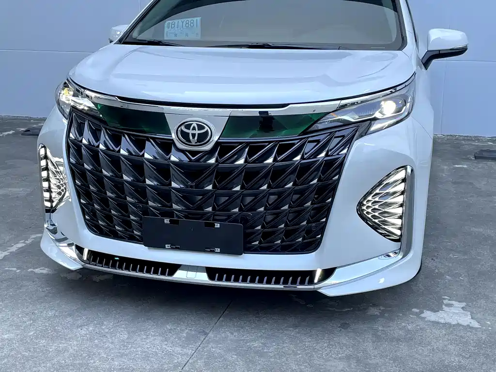 Toyota Sienna — фото 36