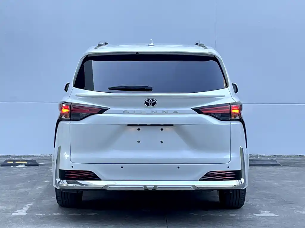 Toyota Sienna — фото 38