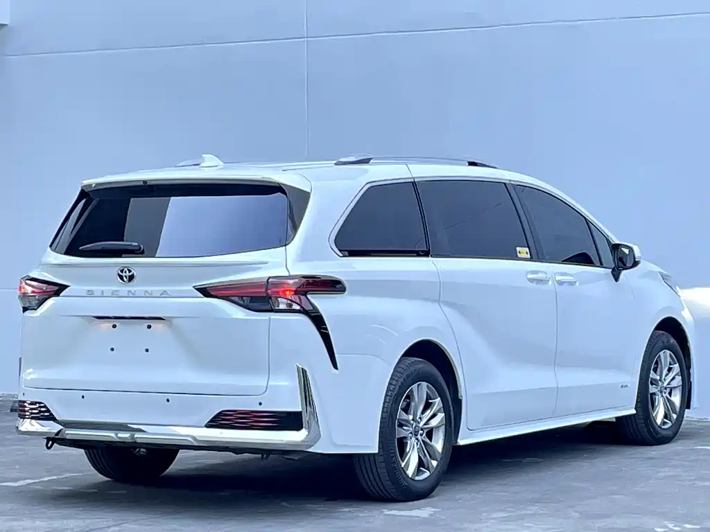 Toyota Sienna — фото 39
