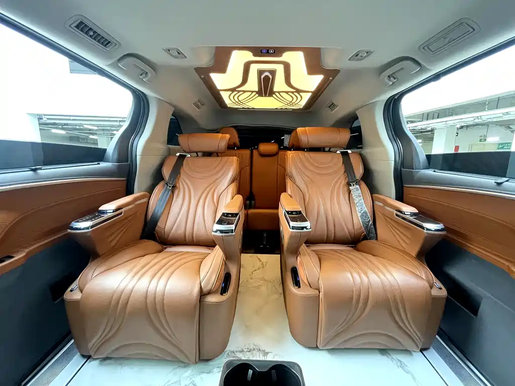 Toyota Sienna — фото 10