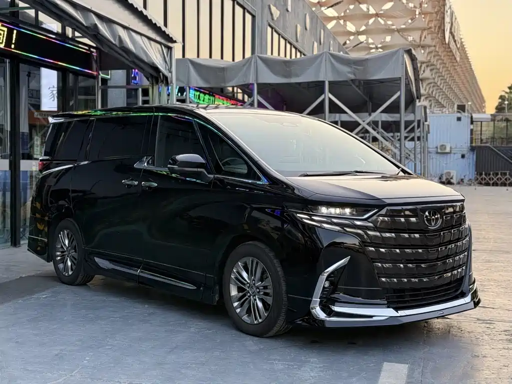 Toyota Alphard — фото 3