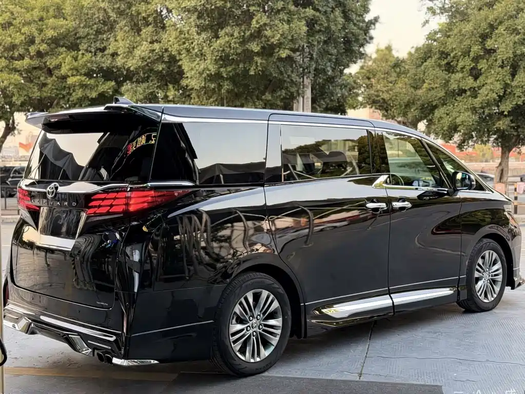 Toyota Alphard — фото 5