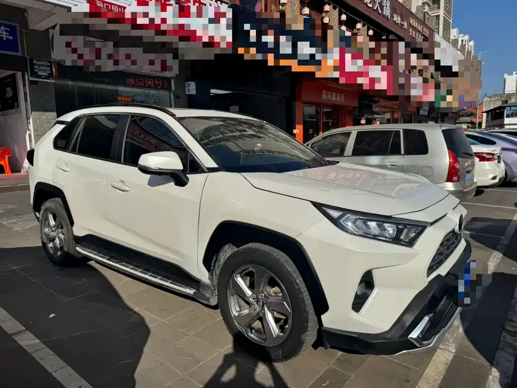 Toyota RAV4 — фото 3
