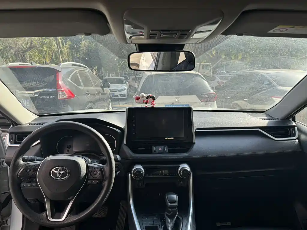 Toyota RAV4 — фото 4