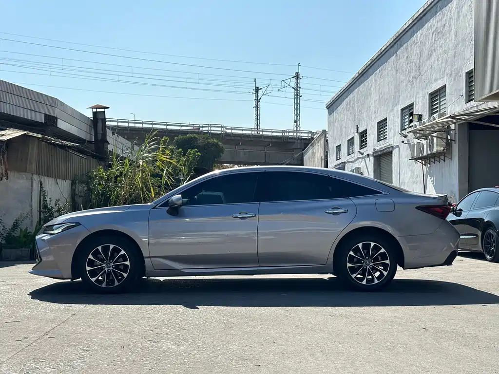 Toyota Avalon — фото 4