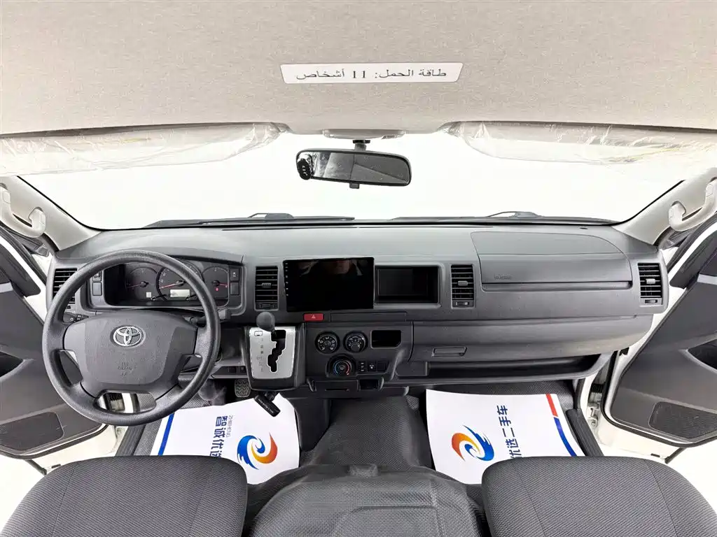 Toyota Hiace — фото 9
