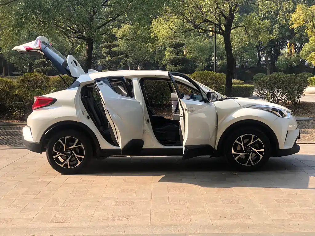 Toyota C-HR — фото 11