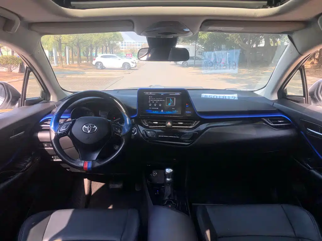 Toyota C-HR — фото 20