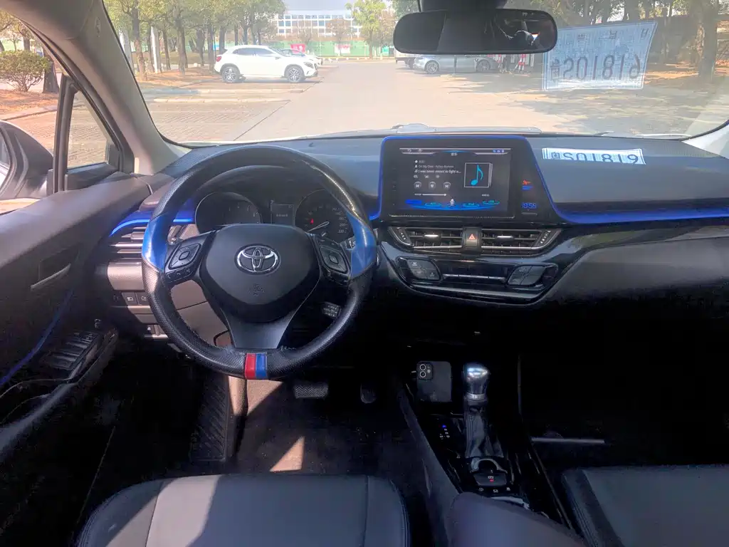 Toyota C-HR — фото 22
