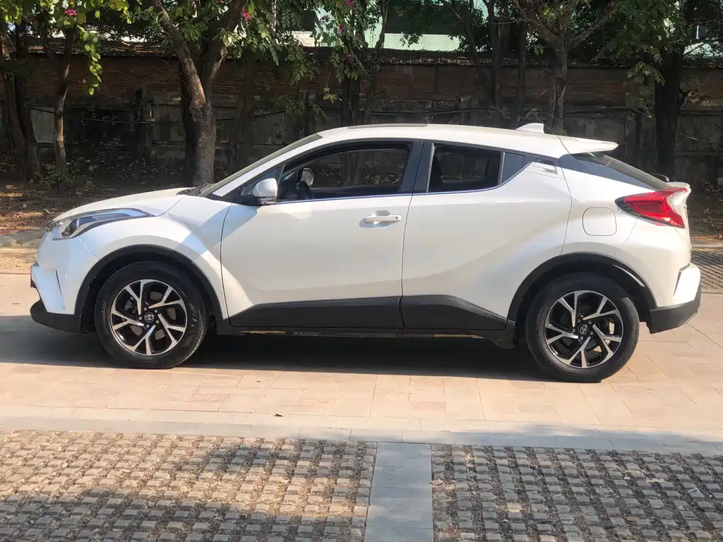 Toyota C-HR — фото 4