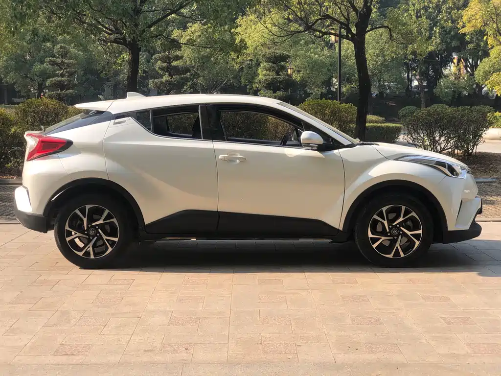 Toyota C-HR — фото 8