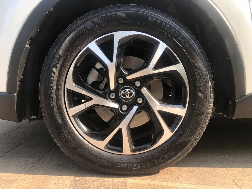 Toyota C-HR — фото 10