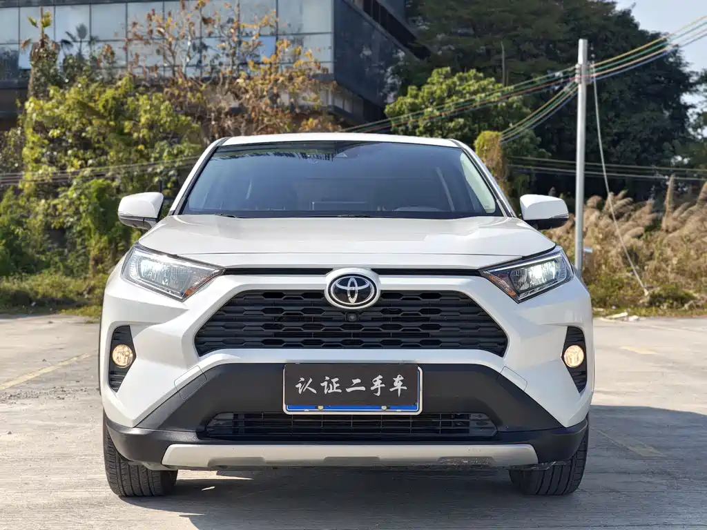 Toyota RAV4 — фото 2