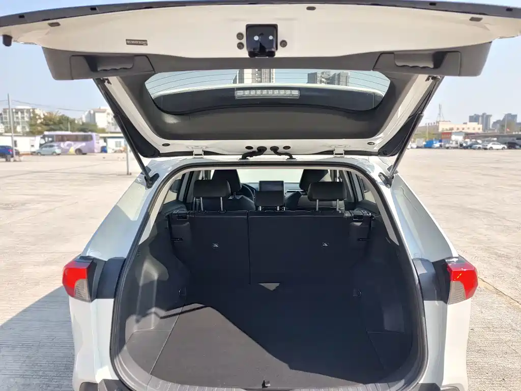 Toyota RAV4 — фото 15
