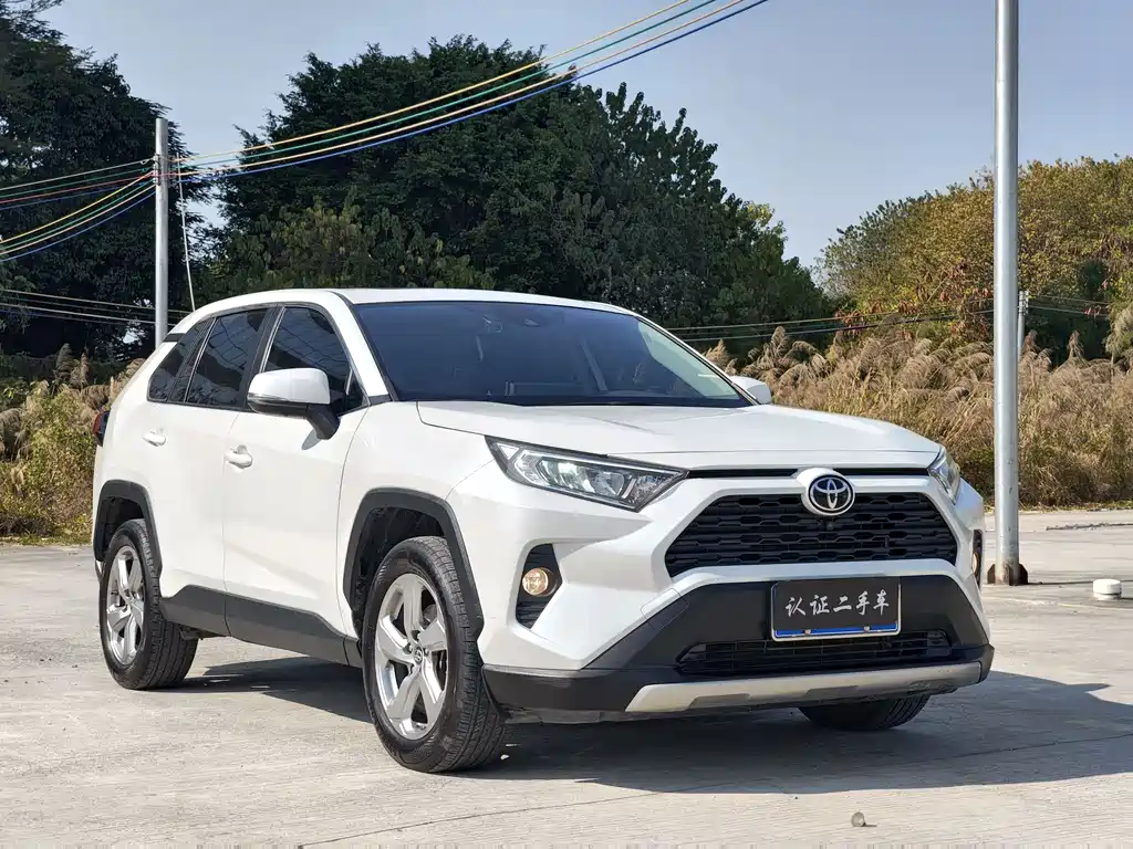 Toyota RAV4 — фото 3