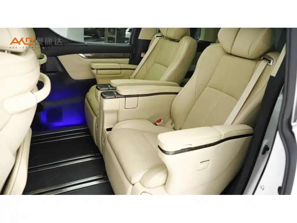 Toyota Vellfire — фото 7