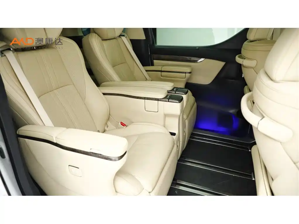 Toyota Vellfire — фото 8