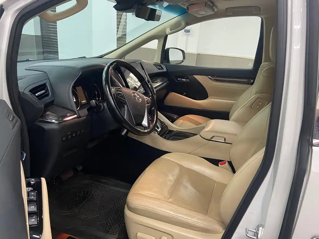 Toyota Alphard — фото 3