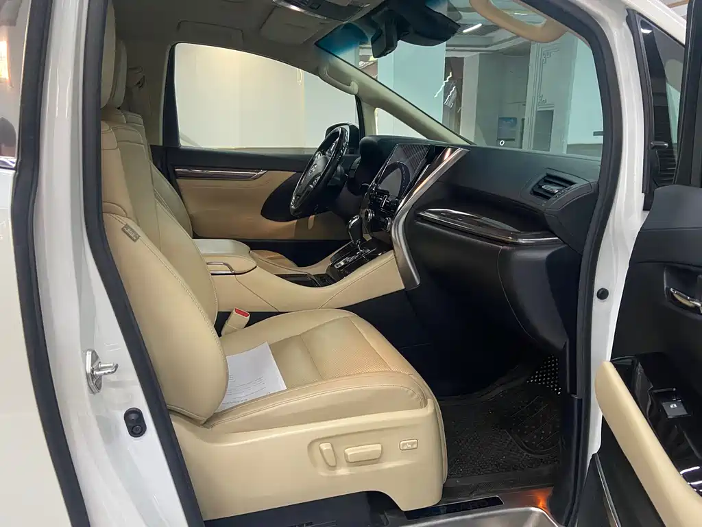 Toyota Alphard — фото 4