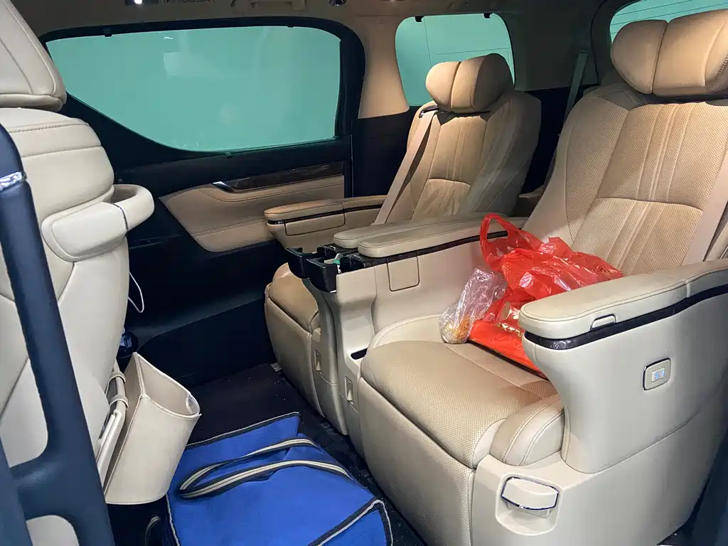 Toyota Alphard — фото 5