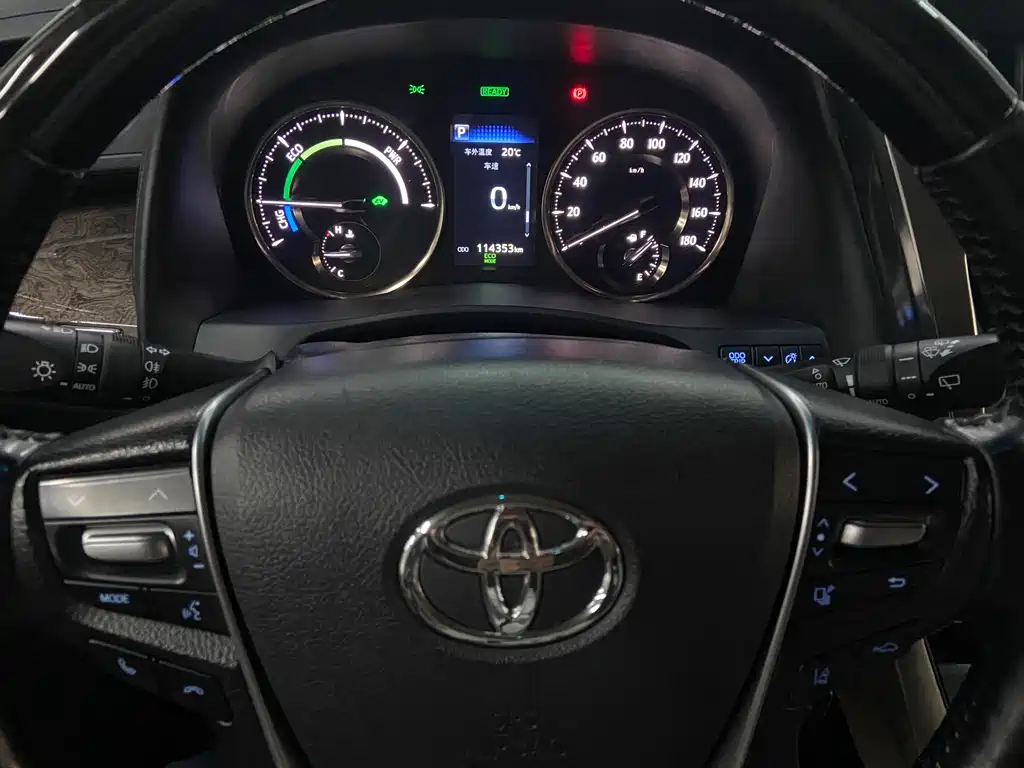 Toyota Alphard — фото 7