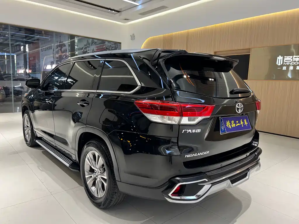 Toyota Highlander — фото 6